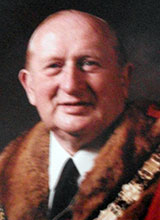 Picture of Cyng. W.R.H. Thomas. Mayor of Llanelli 1985 - 86 